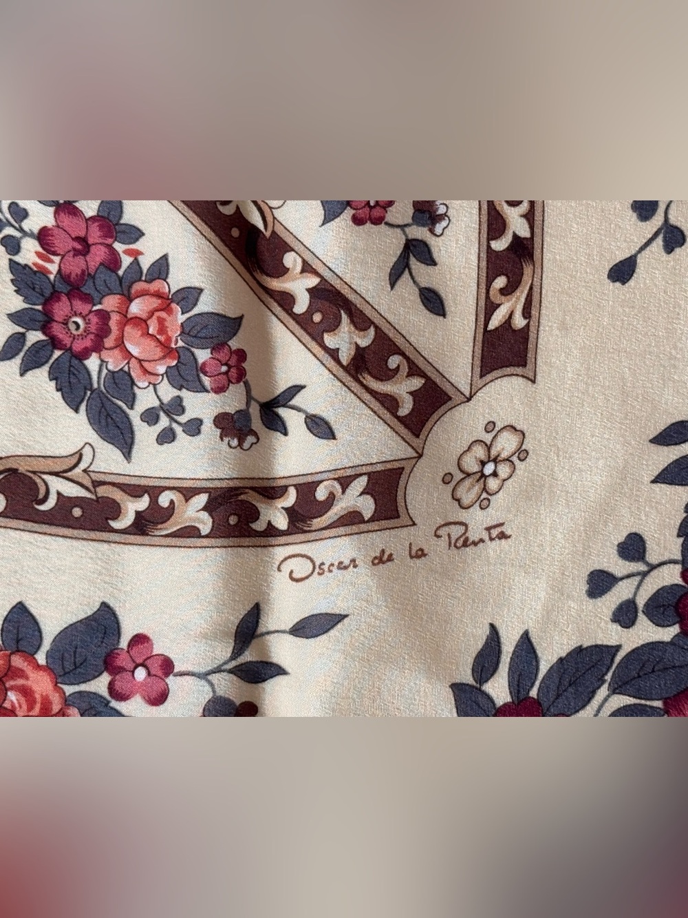 Vintage Oscar de la Renta 100% Silk Floral Square Scarf Cream Burgundy Japan - Picture 4 of 9